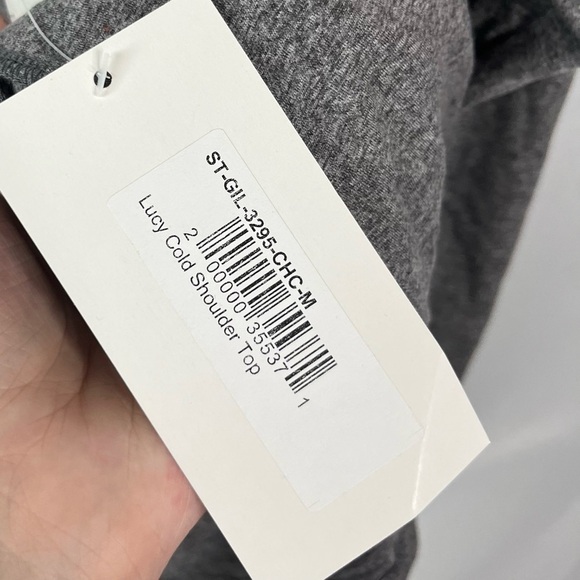 Boutique Gilli Light Gray Lucy Cold Shoulder Long Sleeve Top M - Picture 5 of 5